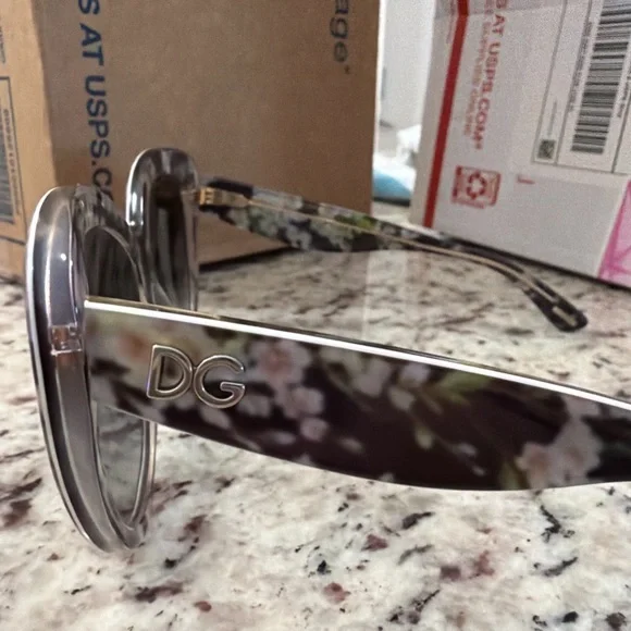 Dolce & Gabbana DG4236 Floral Oversized Sunglasses 2842/8G Italy - Picture 5 of 6